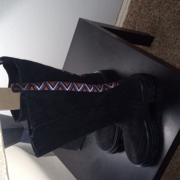 Farm Rio Embroidered black Suede Chunky Sole Tall Lug Boot size 8 - Picture 1 of 3